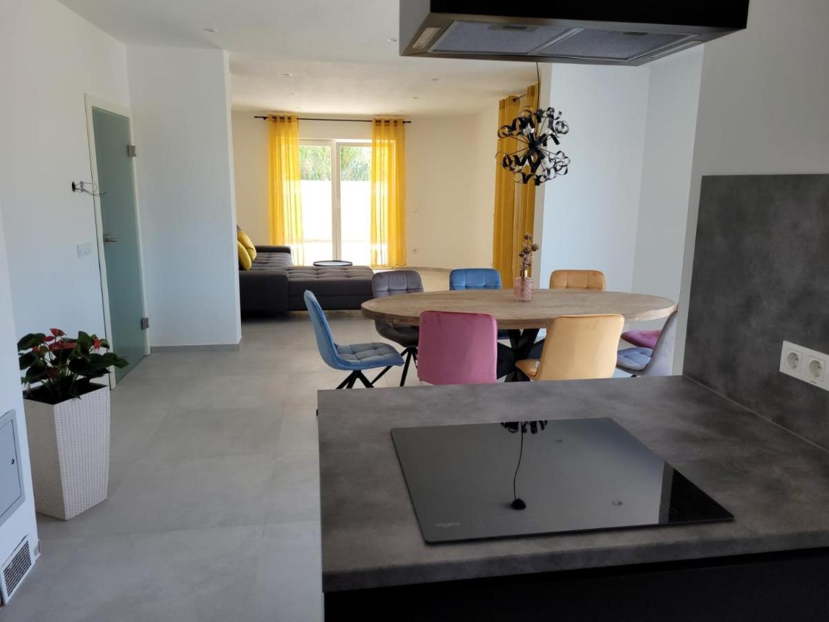 Apartamento Haus Dalmatia With Heated Pool Bibinje Exterior foto