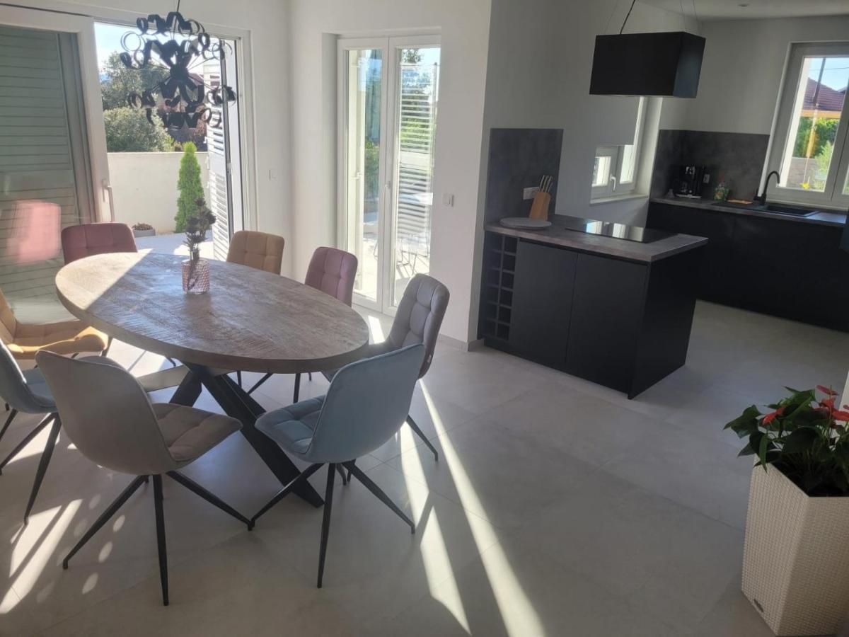 Apartamento Haus Dalmatia With Heated Pool Bibinje Exterior foto