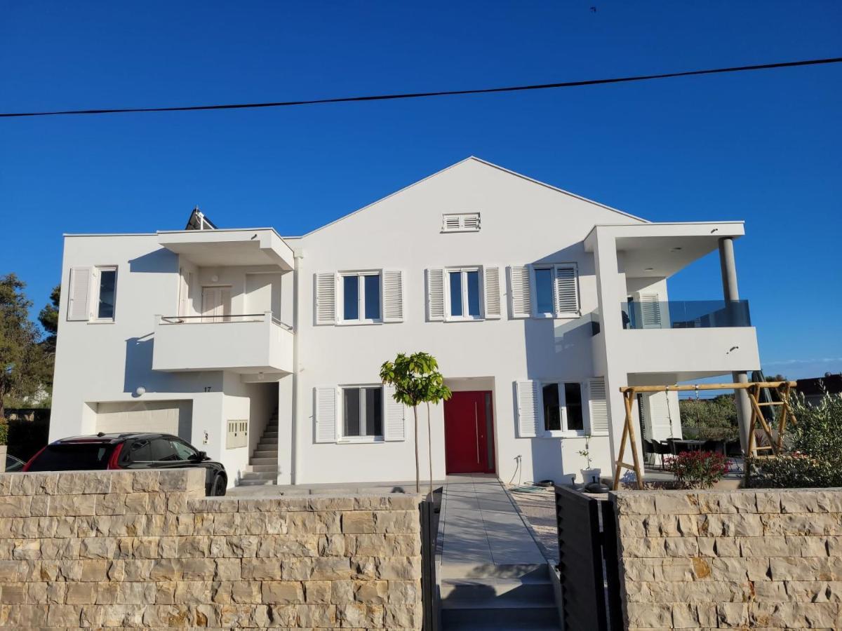 Apartamento Haus Dalmatia With Heated Pool Bibinje Exterior foto