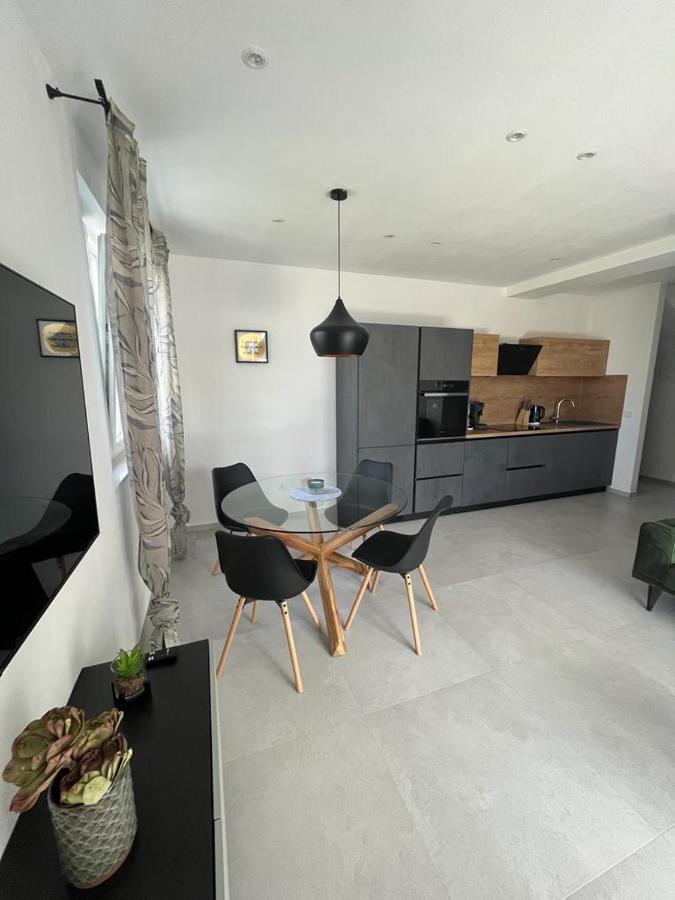 Apartamento Haus Dalmatia With Heated Pool Bibinje Exterior foto