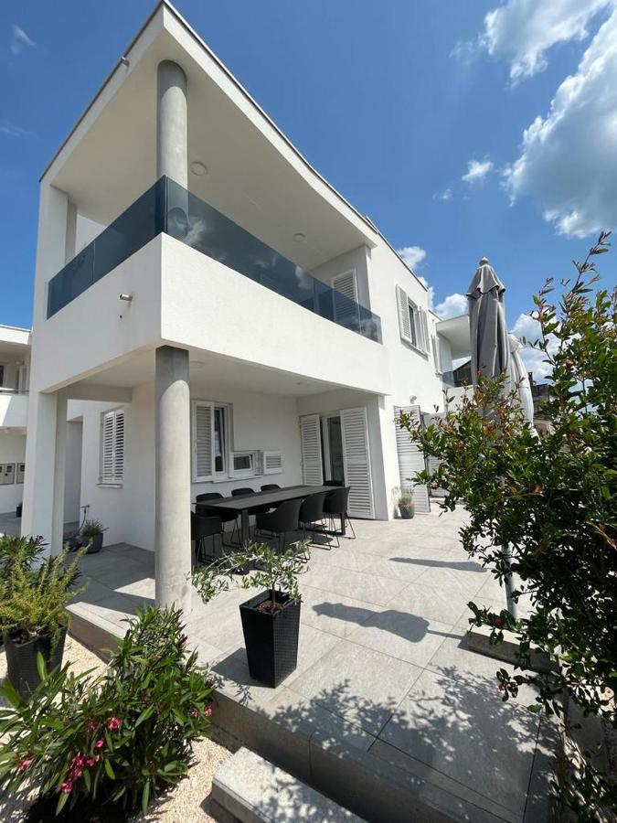 Apartamento Haus Dalmatia With Heated Pool Bibinje Exterior foto