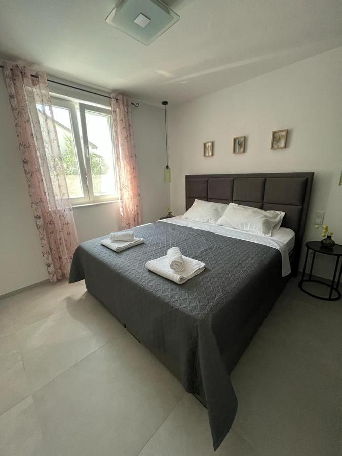 Apartamento Haus Dalmatia With Heated Pool Bibinje Exterior foto