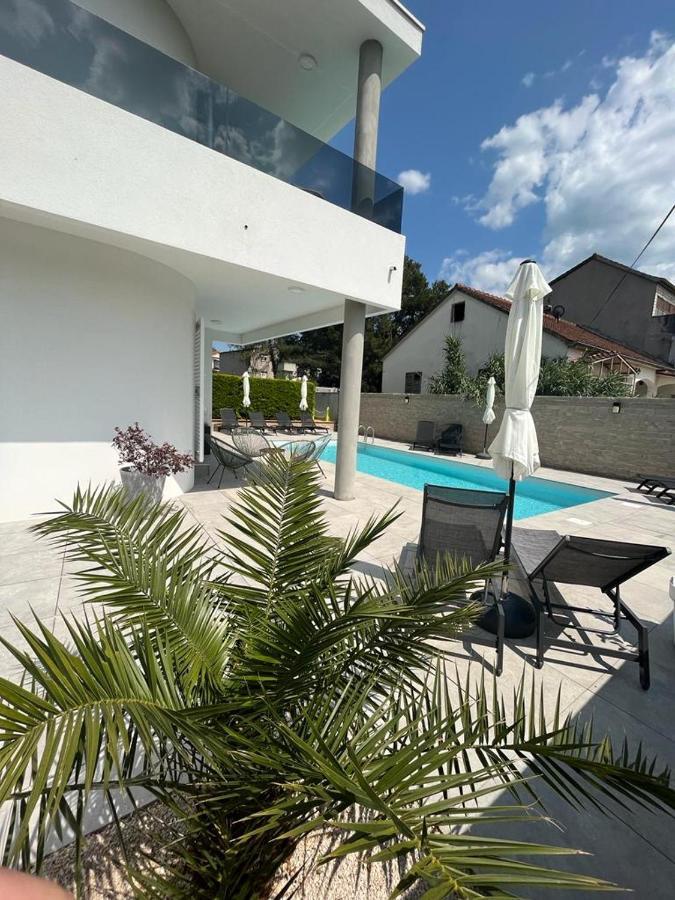 Apartamento Haus Dalmatia With Heated Pool Bibinje Exterior foto