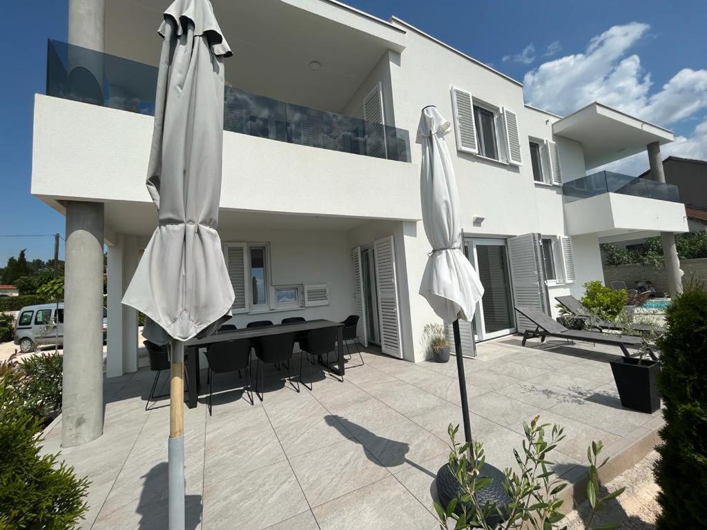 Apartamento Haus Dalmatia With Heated Pool Bibinje Exterior foto
