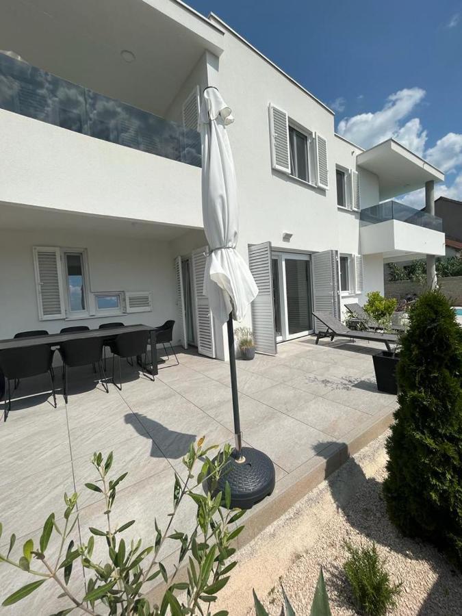 Apartamento Haus Dalmatia With Heated Pool Bibinje Exterior foto